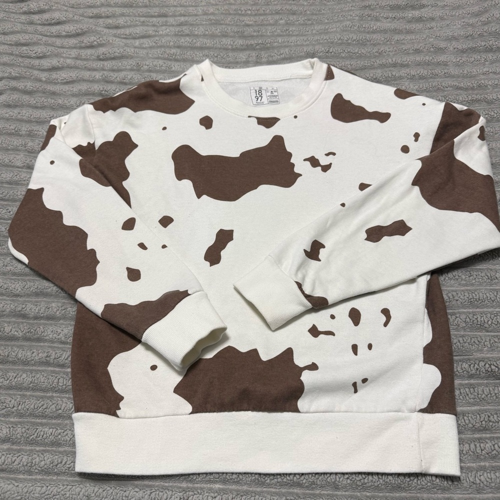 Brown and White Cow Print Sweatshirt

WILL NOT SHIP Until MONDAY 1/5